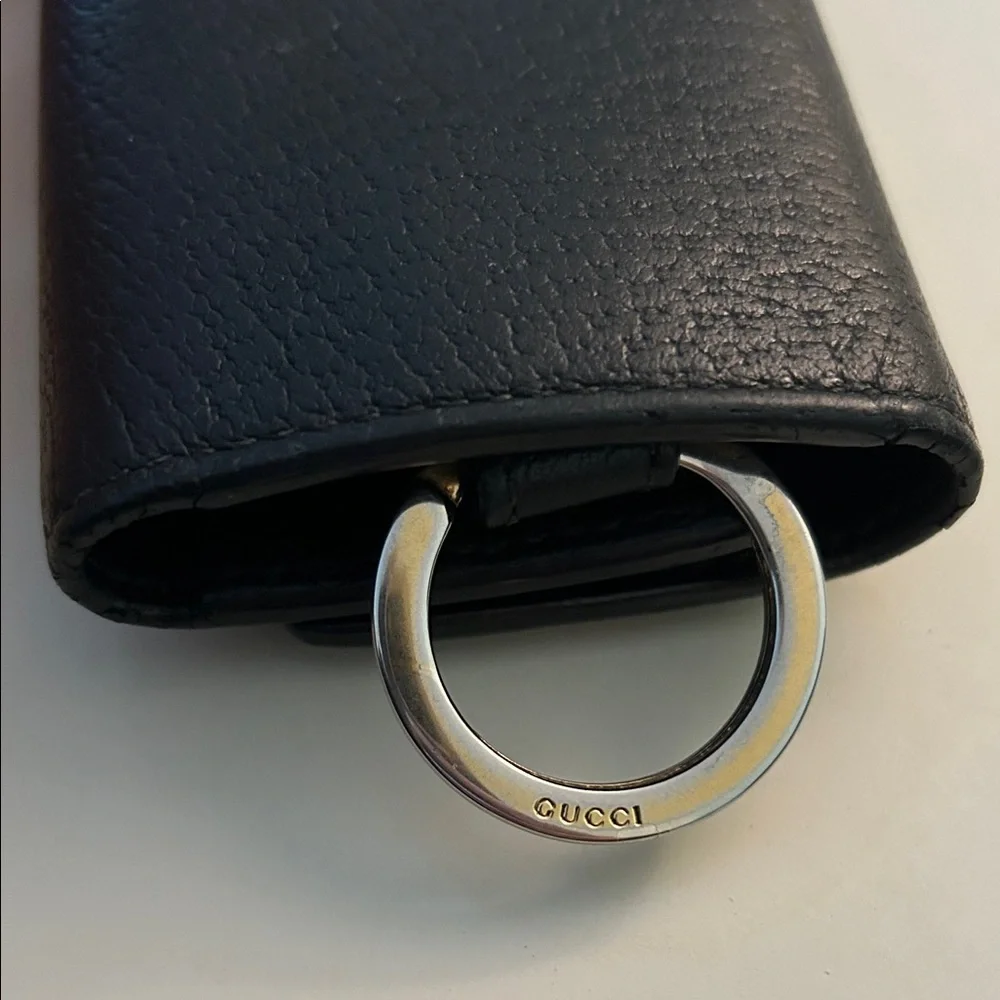 Gucci key holder with green and red Web canvas.Measurements: 4"L x 1.5"W x 2.5"H - Picture 13 of 14